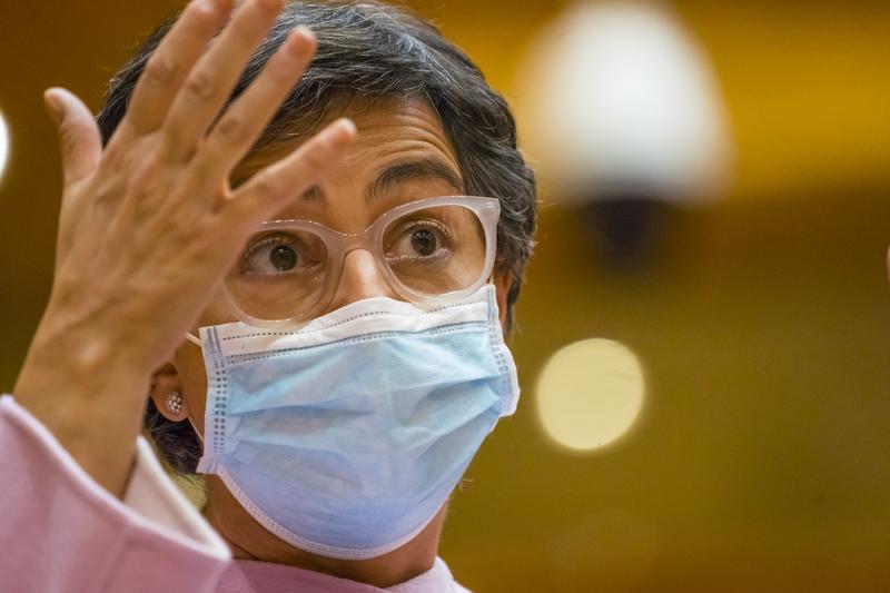 González Laya achaca el veto de Hungría y Polonia a un «malentendido»