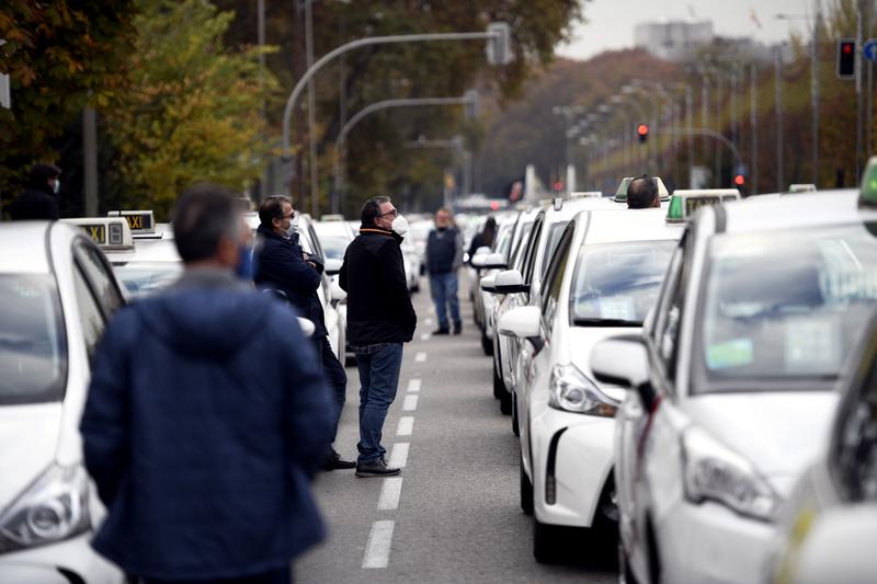 El taxi de Madrid exige al Ayuntamiento un rescate ante su situación «crítica»