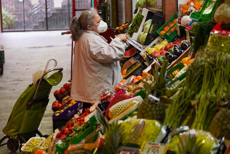 Las ventas del comercio minorista suben un 0,2% en octubre y amplían su caída anual hasta el 2,4%