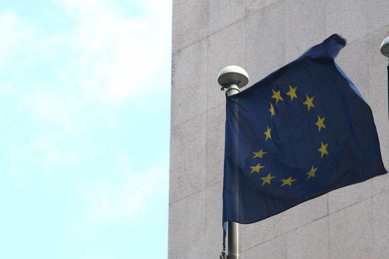 Bruselas quiere aumentar transparencia de licitaciones publicas con fondos europeos
