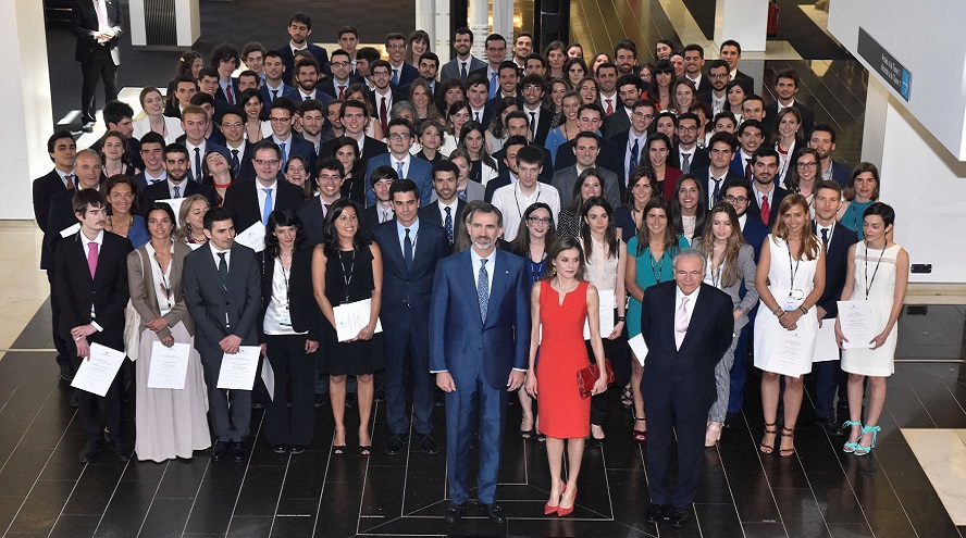 Más de 5.000 estudiantes han recibido una beca de la Fundación ”la Caixa” para ampliar su formación