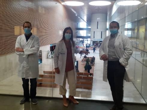 Los doctores Miguel Pintor Zamora Rolando Agudo Herrera e Inmaculada López Gutiérrez especialistas del Servicio de Neurofisiología Clínica del Hospital Universitario Rey Juan Carlos Merca2.es