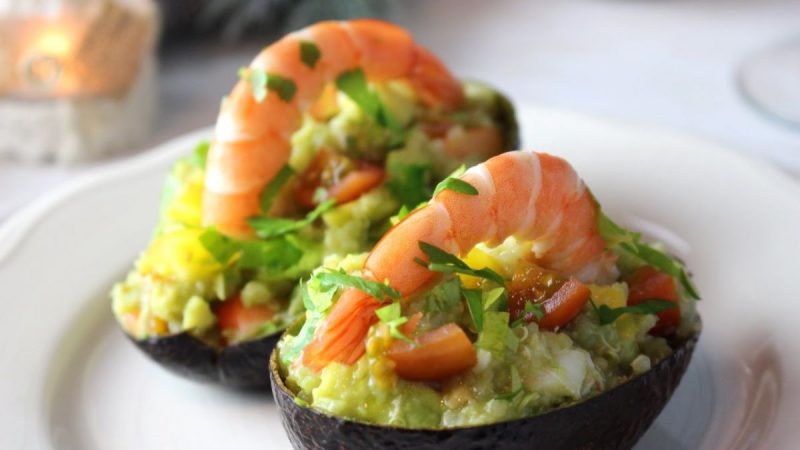 aguacate relleno de gambas
