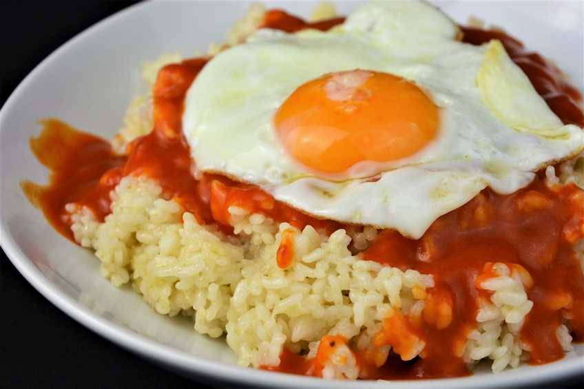 Cómo se hace el arroz a la cubana