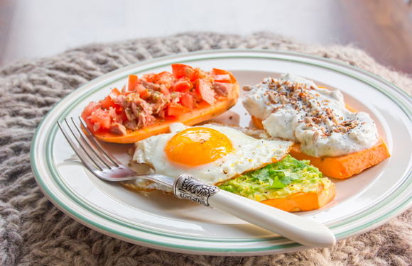 Boniato con huevo escalfado: un plato rico y sano ideal para cenar