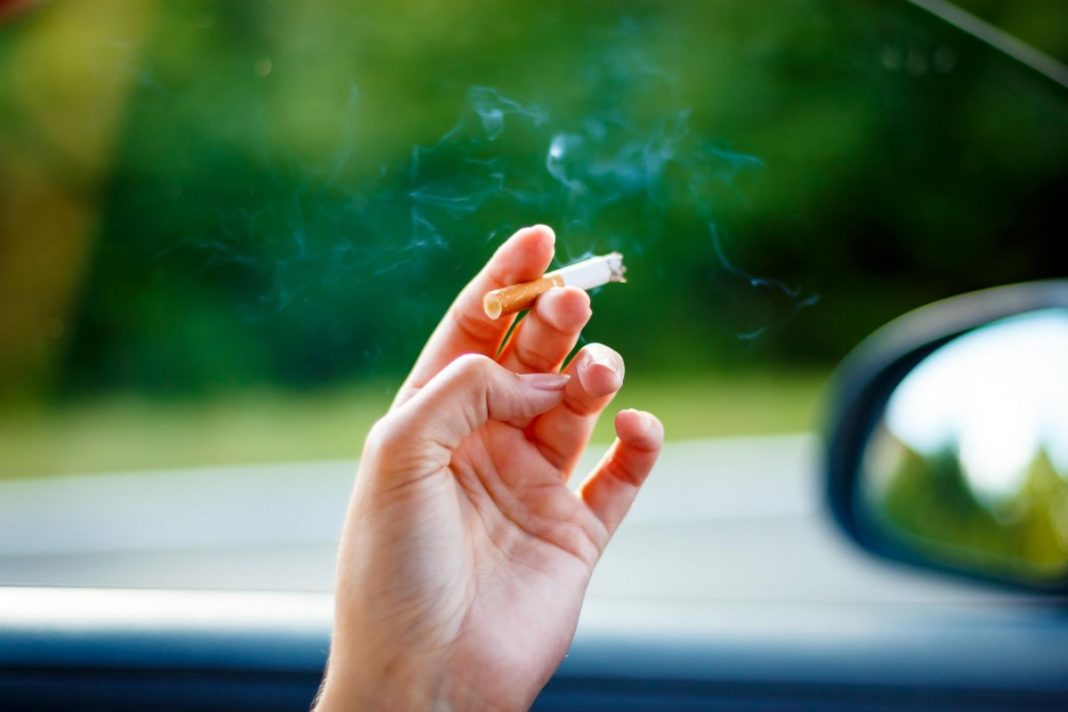 fumar en el coche