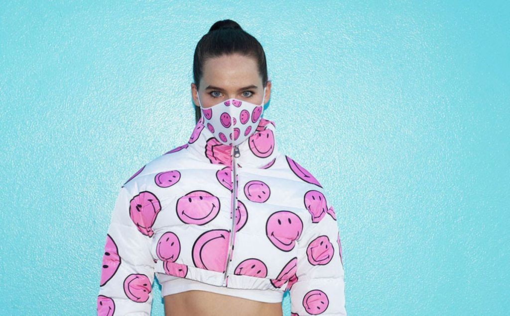mascarilla smiley bershka