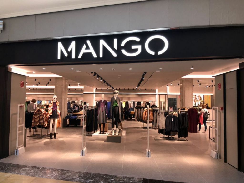 Prendas básicas de Mango en oferta para un armario de invierno