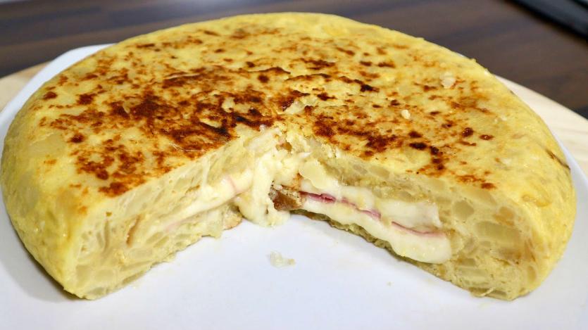 Tortilla de patatas: el secreto para rellenarla de lo que te dé la gana
