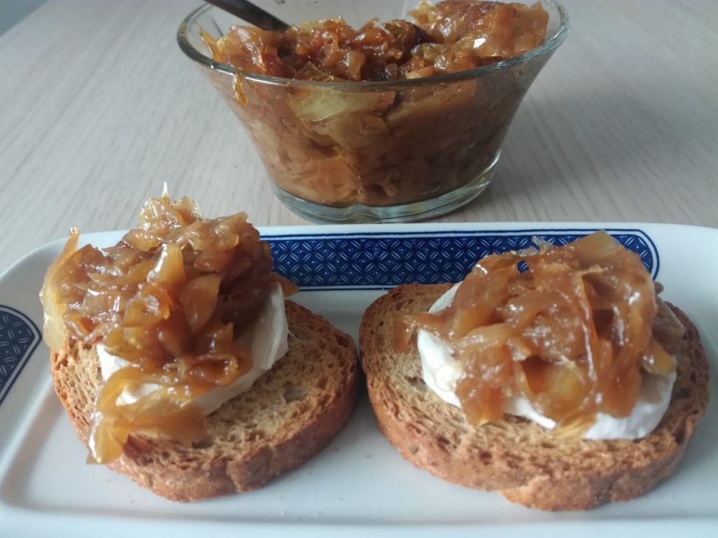 tostada cebolla caramelizada