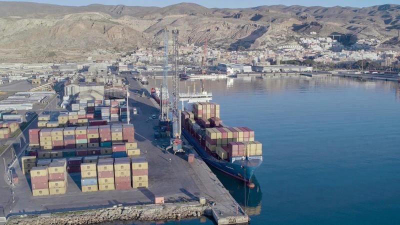Los precios de exportaciones caen un 1,7% en octubre y los de importaciones amplían su descenso al 8,6%