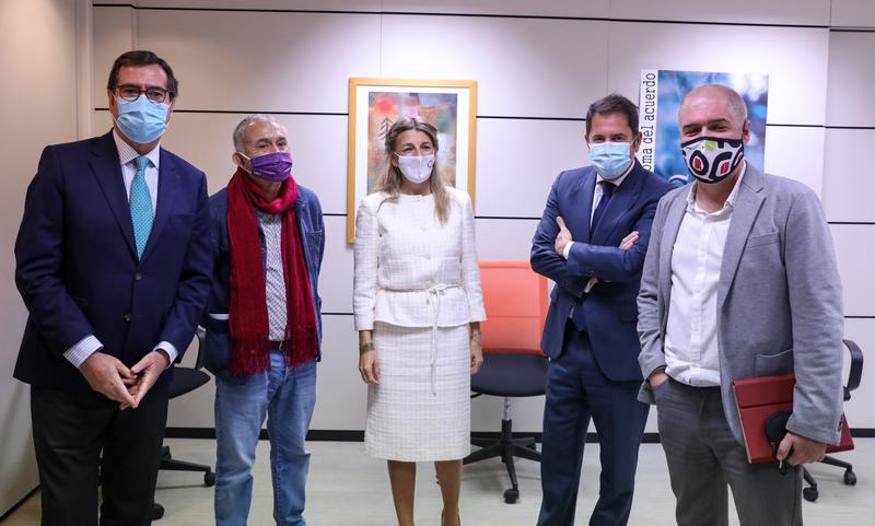 Gobierno y agentes sociales abordarán este martes la subida del SMI para 2021