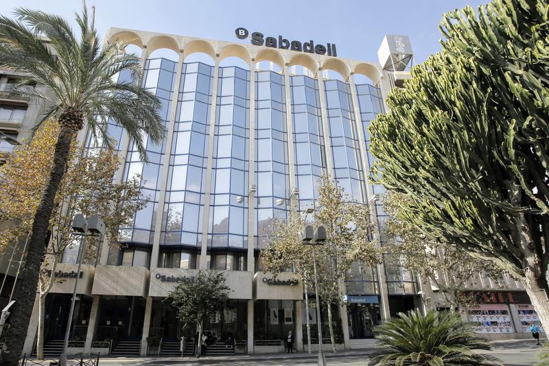 Sabadell abre el plazo de adhesión a las bajas incentivadas