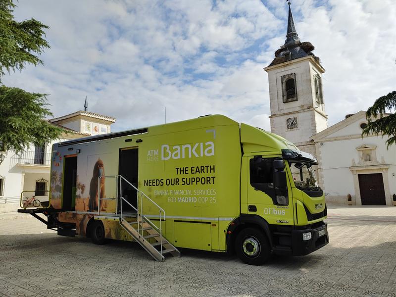 Las oficinas móviles de Bankia, clave para las personas en riesgo de exclusión financiera