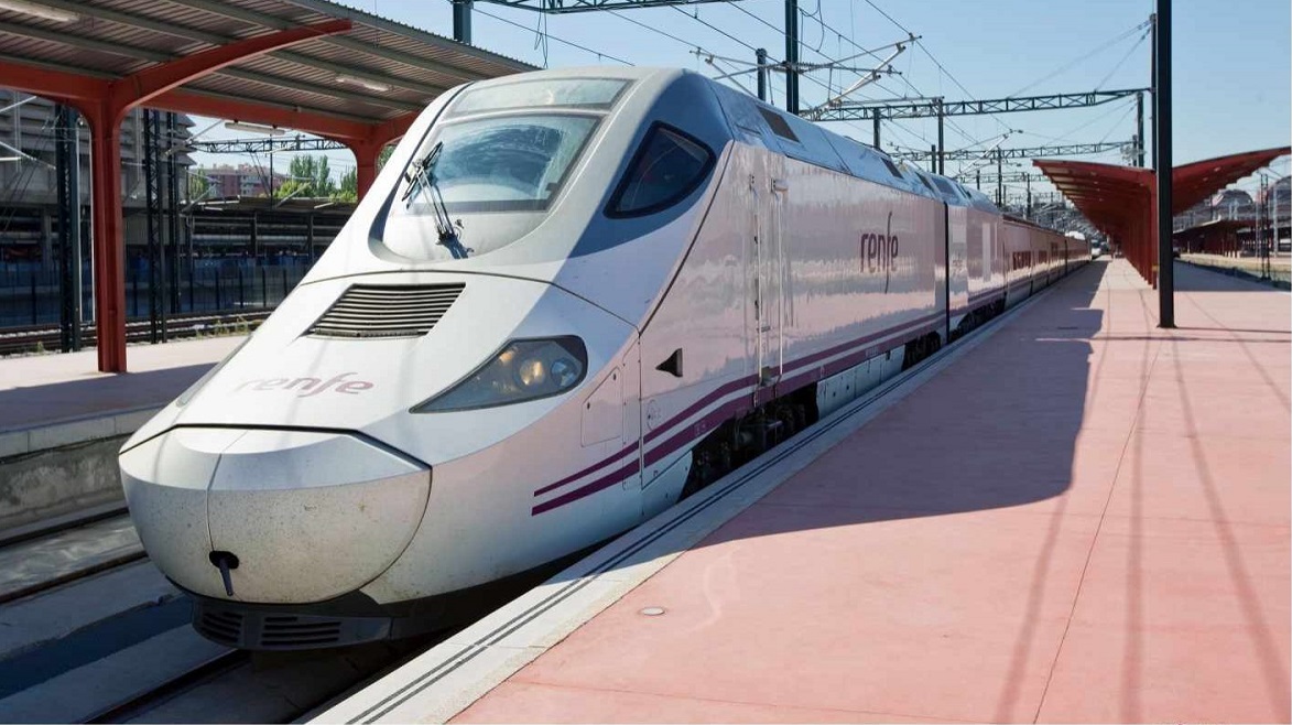 Renfe saca a la venta billetes de AVE a 15 euros durante dos semanas