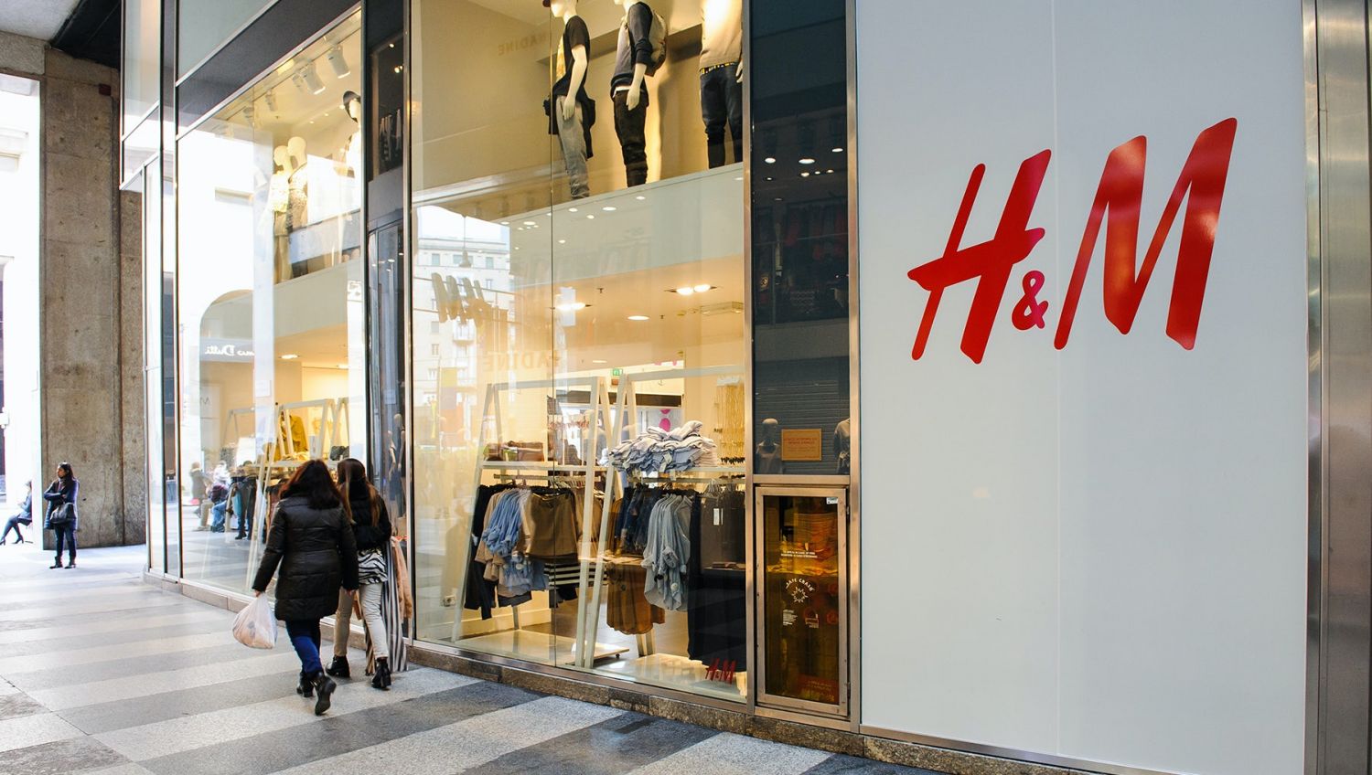 H&M: Vestidos y blusas a buen precio para unas fiestas navideñas