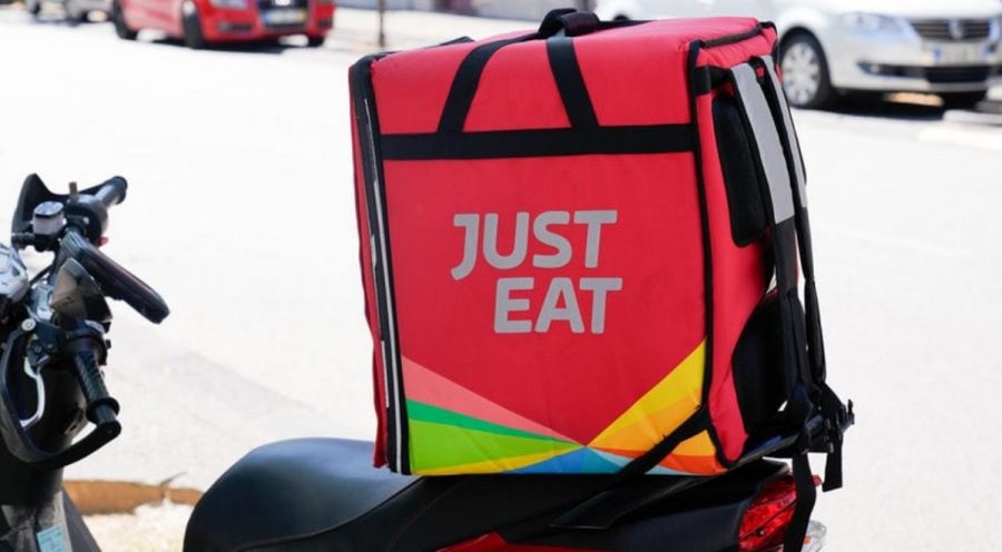 Just Eat se desmarca: repartidores en plantilla y ayudas económicas a restaurantes