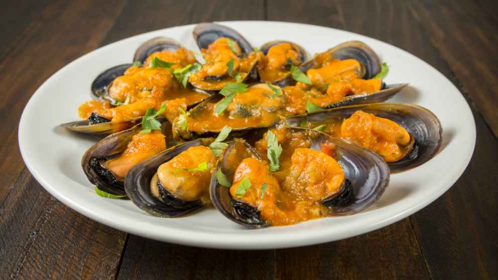 El truco para limpiar y abrir los mejillones en pocos segundos