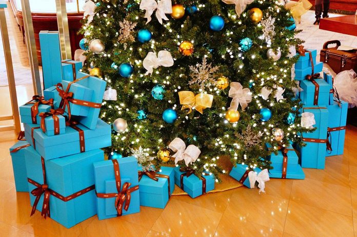 regalos en árbol de Navidad, Alcampo