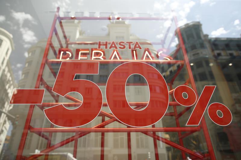 Las rebajas generarán 167.000 contratos, con una caída interanual entre el 5% y el 10%