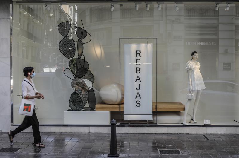 En rebajas se deben abaratar al menos la mitad de los productos y mostrar ambos precios