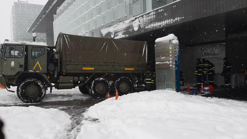 Telefónica ofrece cobijo en su sede a 1.000 personas bloqueadas por la nieve