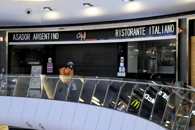 La afluencia a los centros comerciales se desplomó casi un 40% en 2020