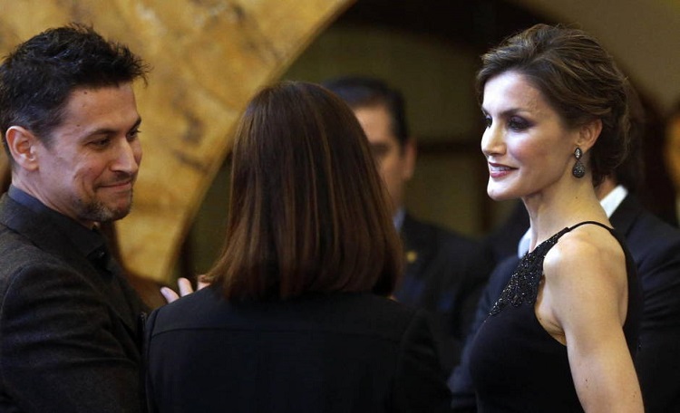 Periodistas, aristócratas y directores de cine: así son las selectas amistades de la Reina Letizia