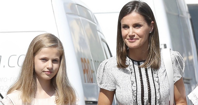 Letizia ensena a sus hijas Merca2.es