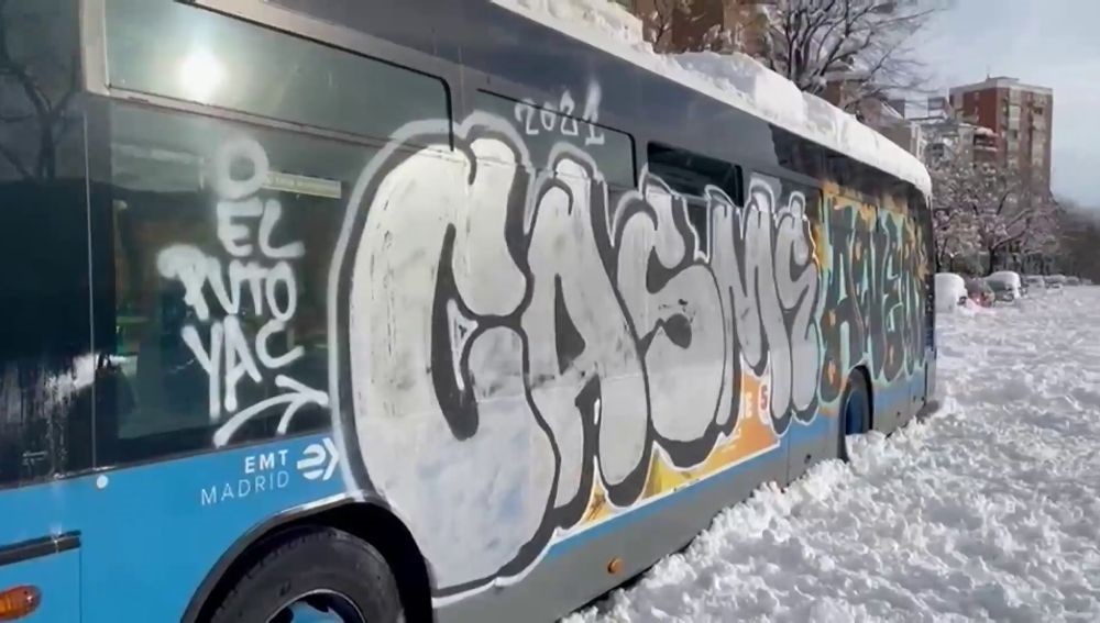 La EMT sufre saqueos en los autobuses que quedaron atrapados por la nieve