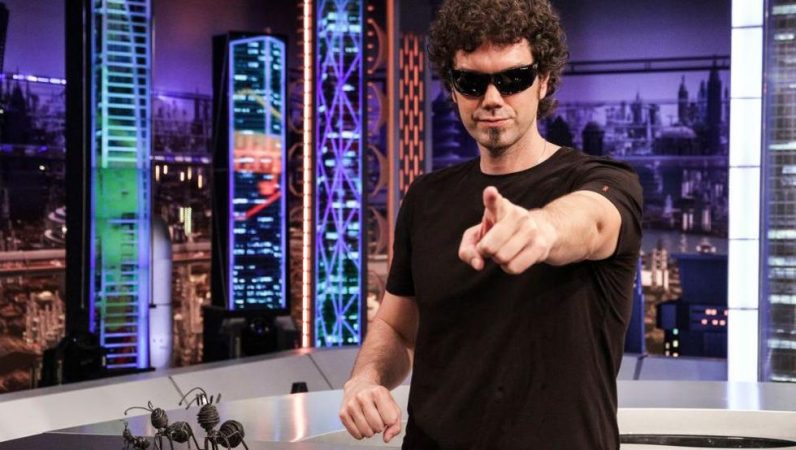 hombre de negro el hormiguero