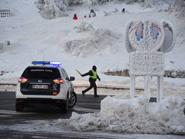 madrid prohibe el acceso en coche y bus a navacerrada y cotos por el temporal de nieve Merca2.es