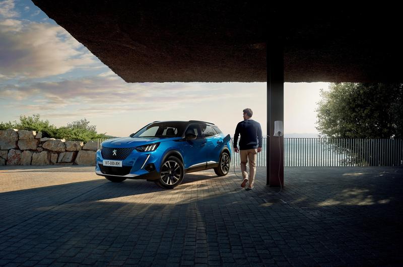 Peugeot vende 323 automóviles electrificados en España en enero