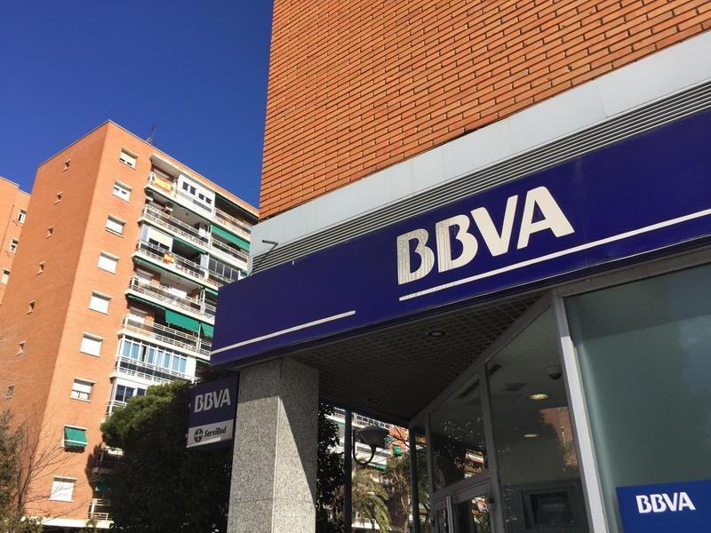 Los principales bancos españoles recortaron casi 2.200 empleos y 1.200 oficinas