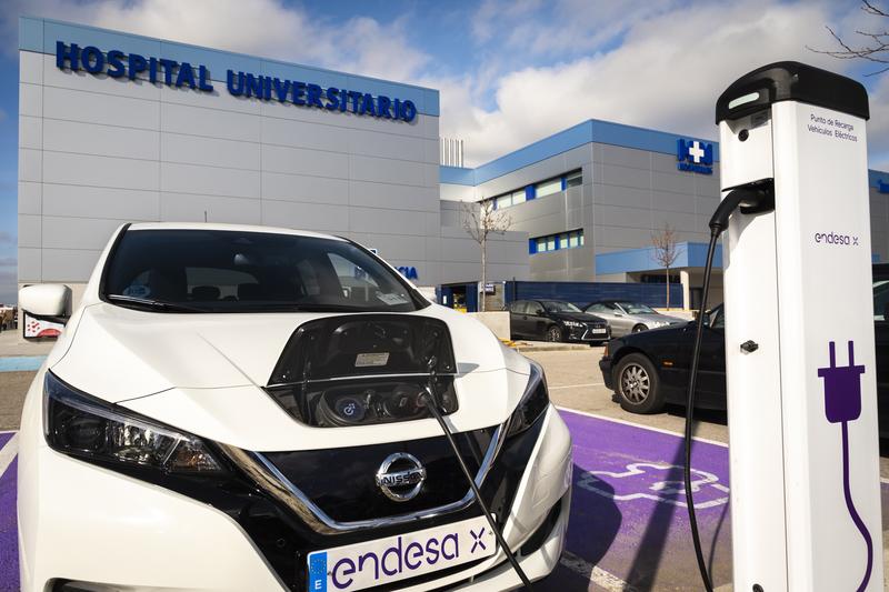Endesa instala 16 puntos de recarga para coches eléctricos en HM Hospitales