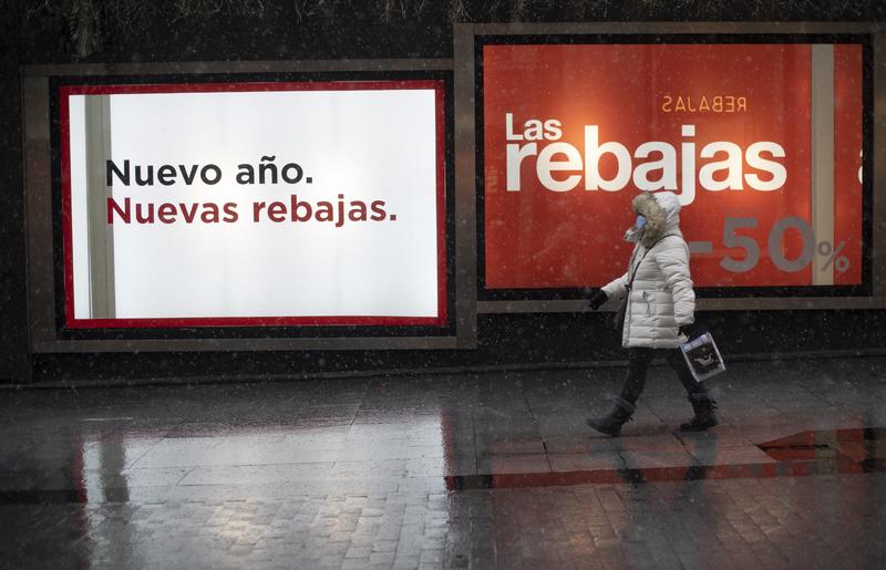 Las rebajas no salvan la contratación del comercio: cae un 16%