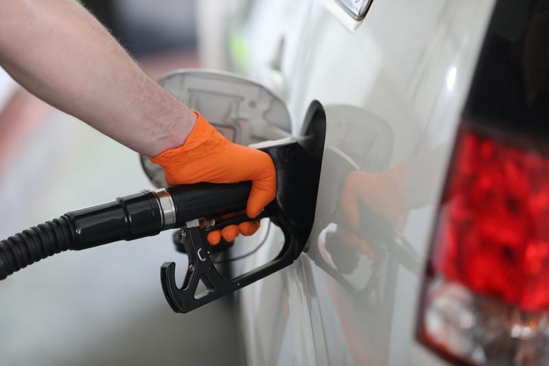 El precio de los carburantes sube otro 1% en la semana y vuelve a niveles pre-Covid
