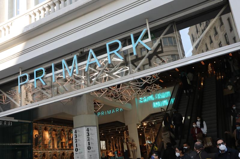 Primark vendió un 40% menos en su primer semestre fiscal y cifra en 1.276 M€ el impacto de los cierres