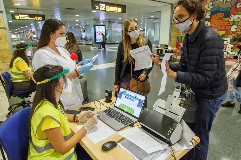 Canarias prorroga hasta después de Semana Santa el control a los viajeros nacionales
