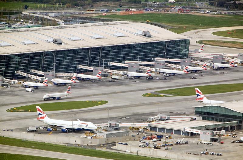 Ferrovial pierde 410 M€ por la caída del tráfico en los aeropuertos