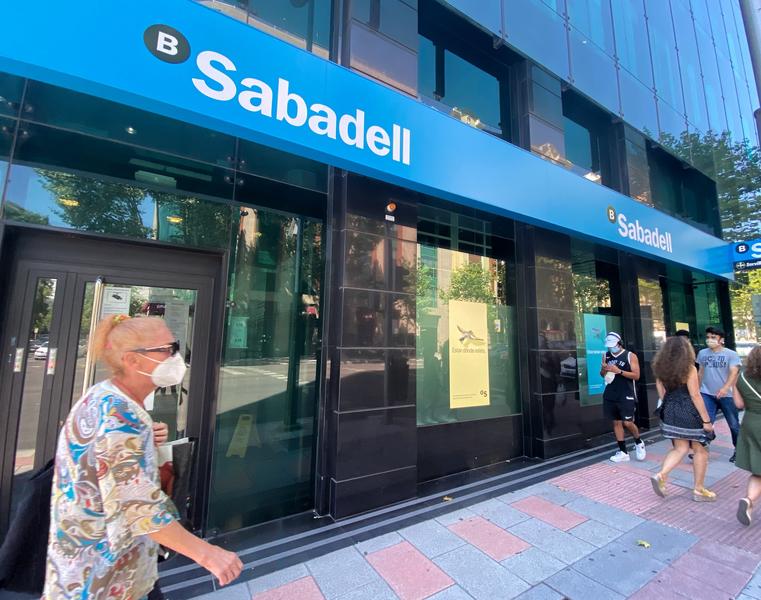 Casi 800 empleados del Sabadell han salido ya de la entidad en el marco de su plan de ajuste
