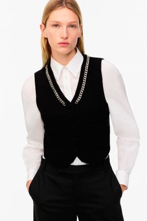 Chalecos de Zara en rebajas que serán tendencia esta primavera 2 Merca2.es Chaleco lana cadenas limited edition