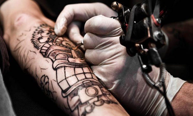¿La tinta puede ser dañina si decide tatuarte?