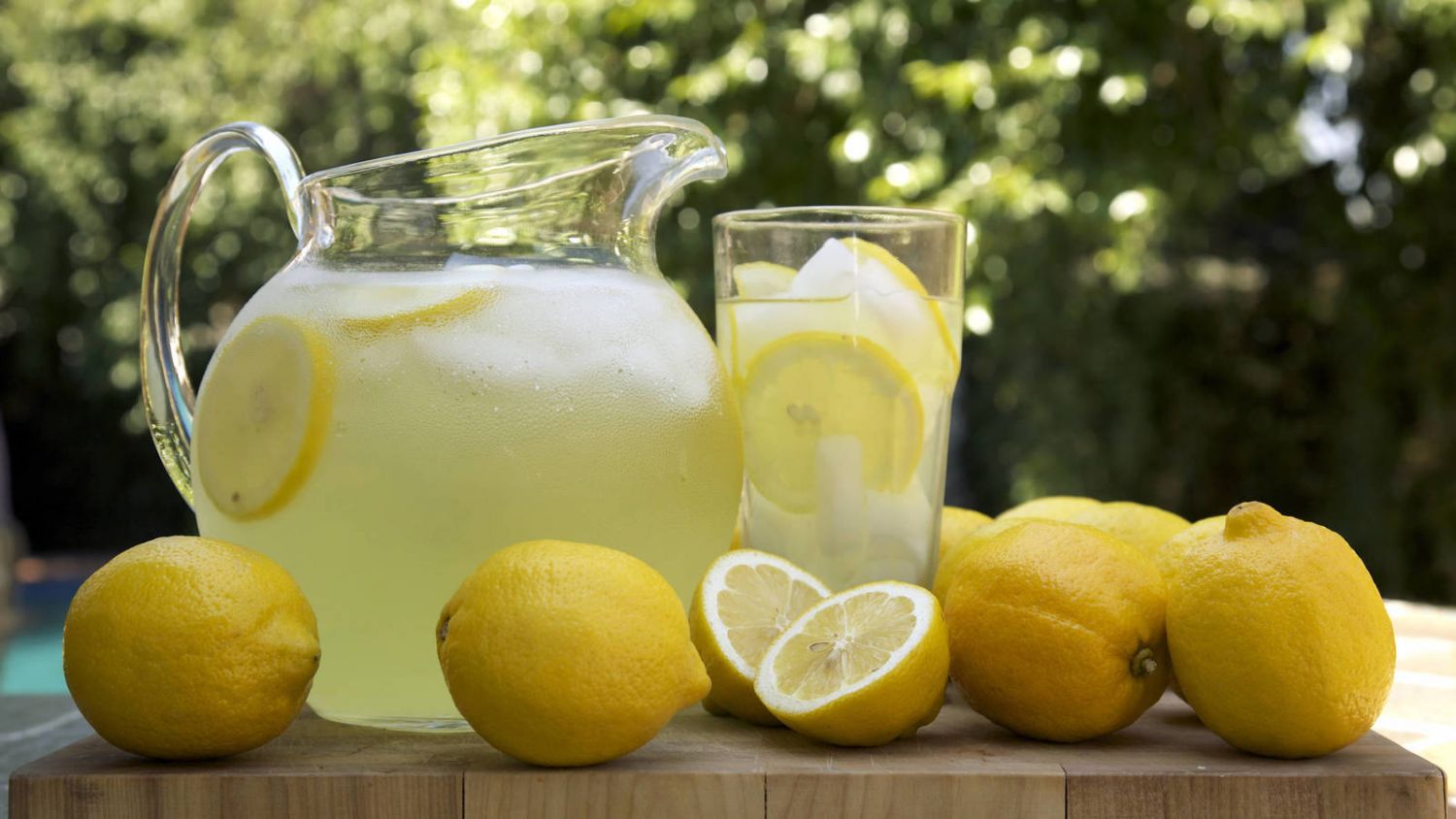 Lo que debes saber del agua con limón para perder peso todos los días