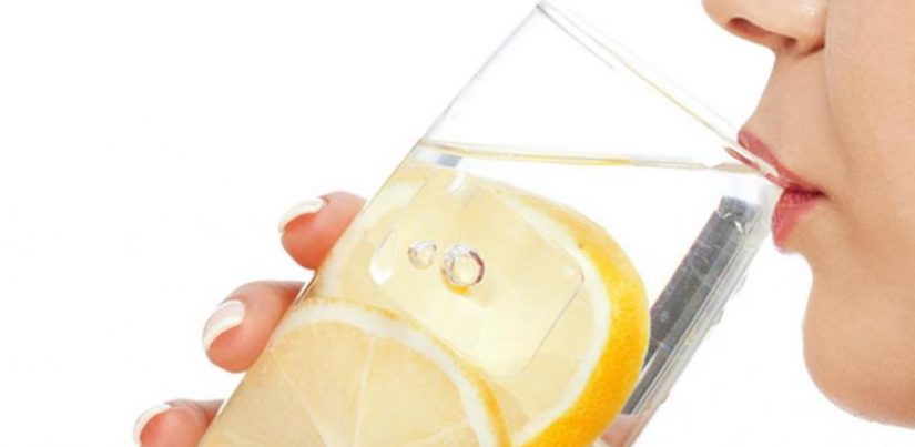 ¿Podría activar el metabolismo el agua con limón?