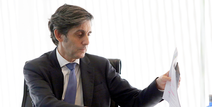 Telefónica rompe el tabú sobre la venta de su fibra en España