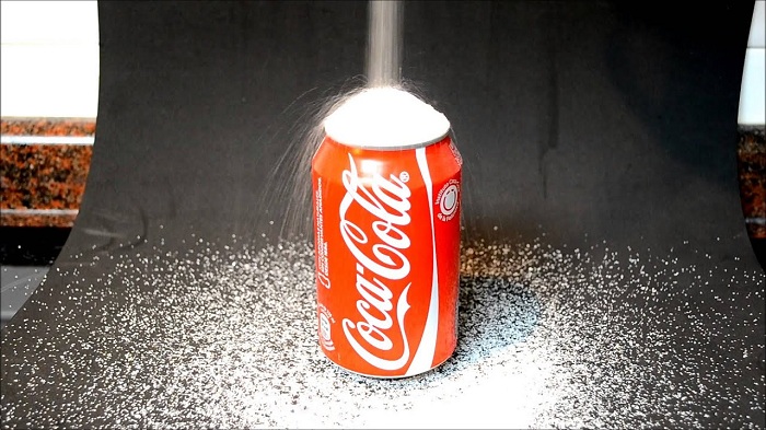 Coca-Cola, Pepsi y Lipton lavan su imagen con el azúcar