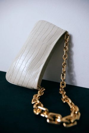 Zara: bolsos monísimos que no envidian nada a las marcas caras 30 Merca2.es bolso estampado animal zara
