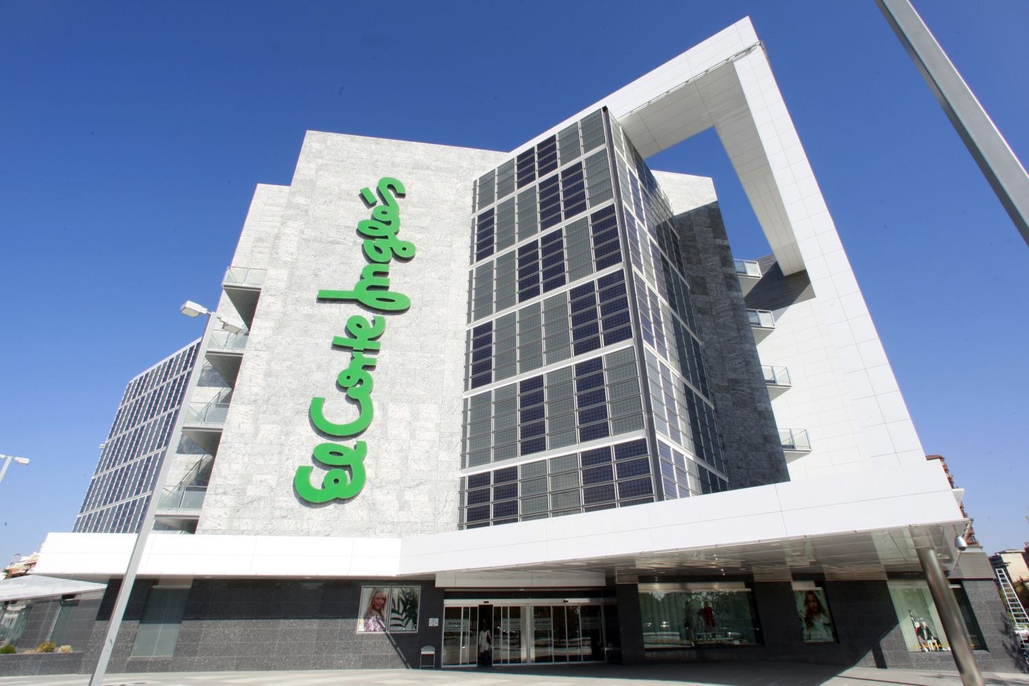 El Corte Inglés: blusas y vestidos con un toque floral para esta primavera