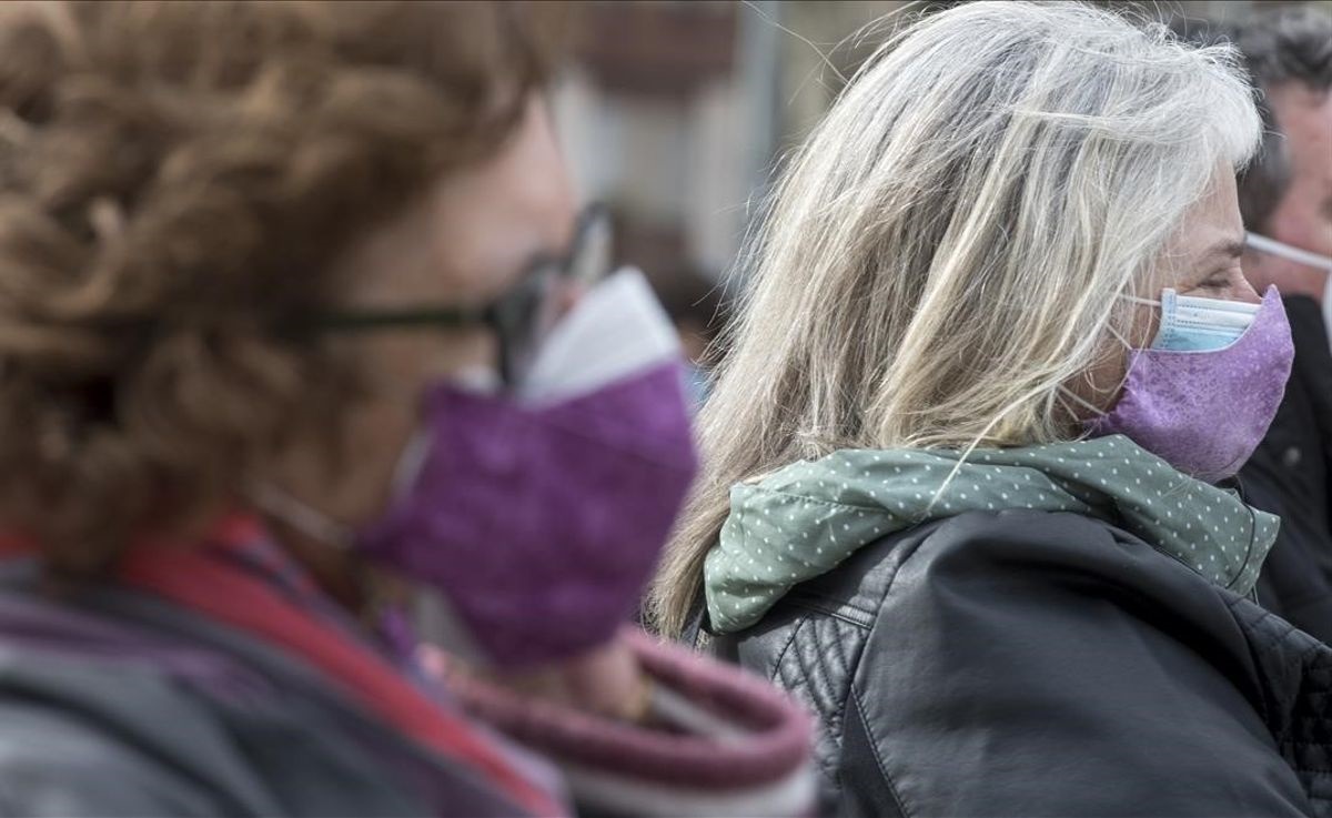Doble mascarilla: los problemas que puede acarrearte